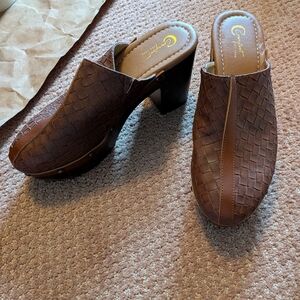 Brighton Crosby Brown Basketweave Clogs